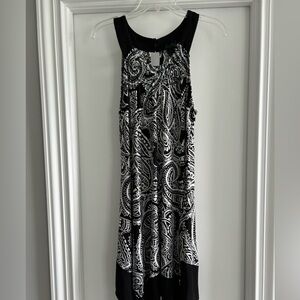 Enfocus Studio black and white sleeveless dress with asymmetrical hem. Size 14.
